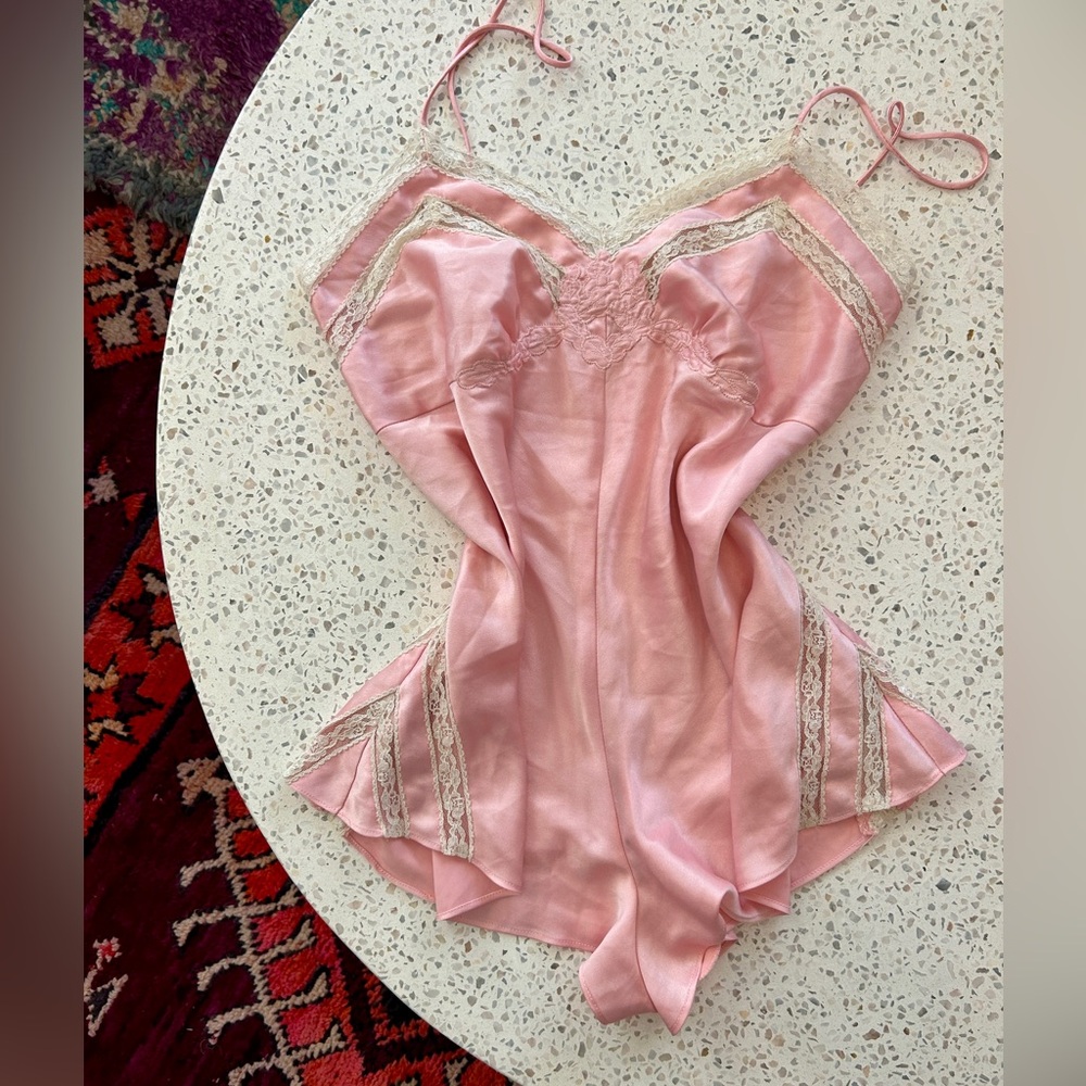🎀 80s Gold Label Victoria’s Secret Pink Teddy w/ Vintage Lace & Appliqué - Small